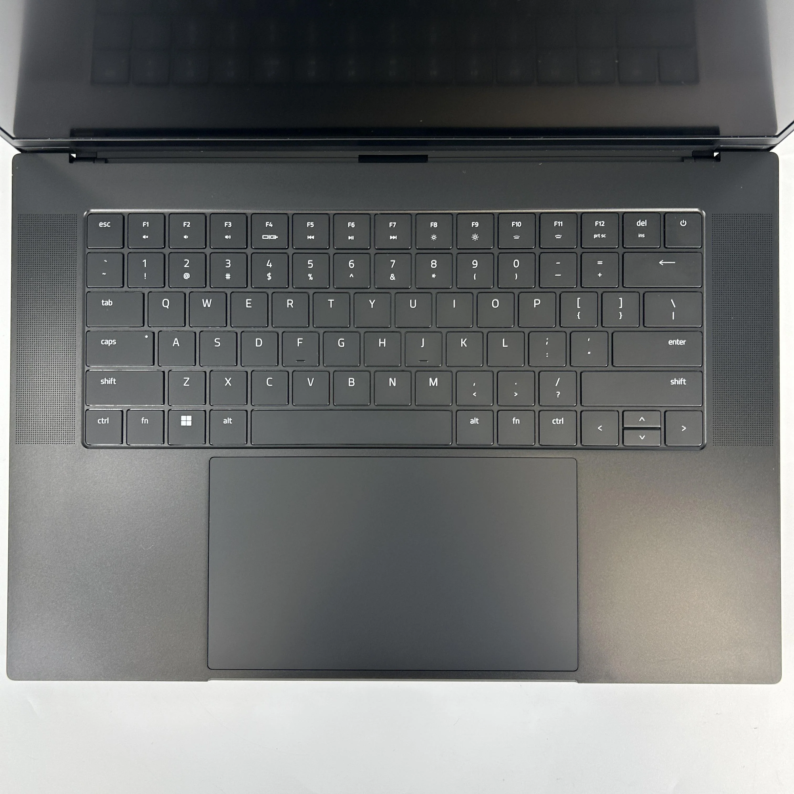 Razer Blade 16 2023 Black 2.2 GHz Intel Core i9 13th Gen. 32GB RAM 1TB Solid State Drive 1TB Solid State Drive NVIDIA GeForce RTX 4090 16 GB - Image 2