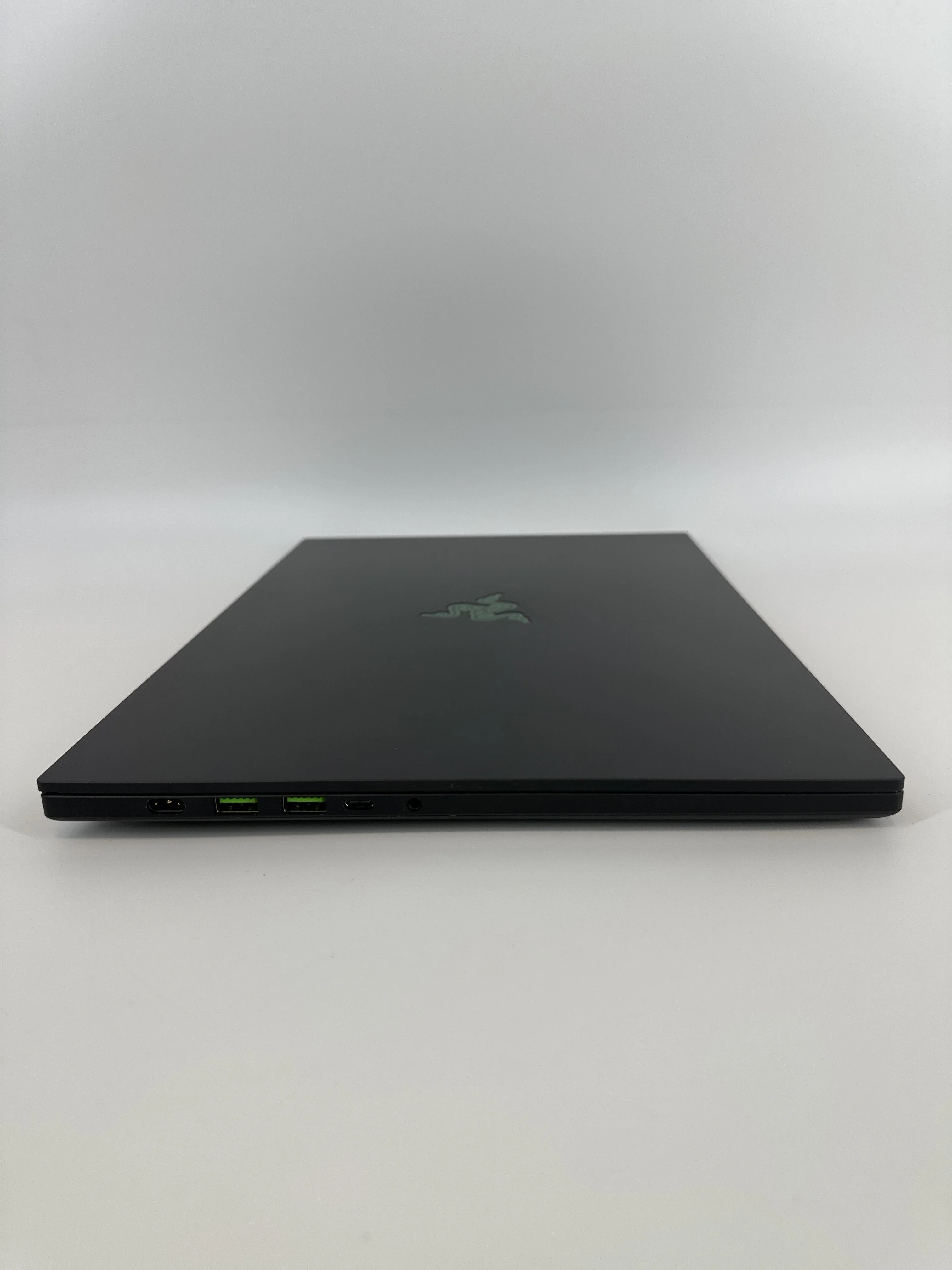 Razer Blade 16 2025 Black 2.0 GHz AMD Ryzen AI 9 365 32GB RAM 1TB Solid State Drive NVIDIA GeForce RTX 5070 8 GB - Image 7