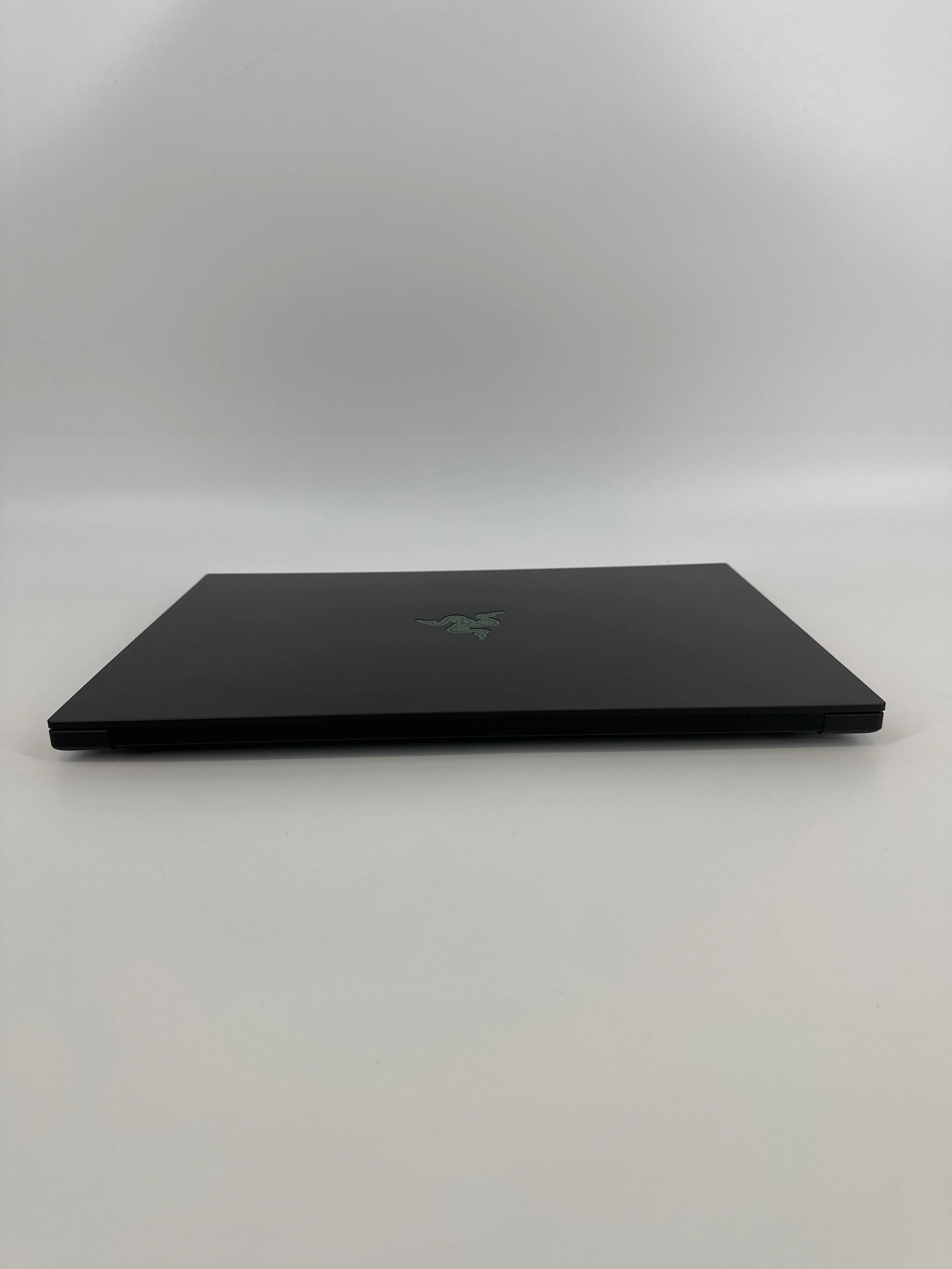 Razer Blade 16 2025 Black 2.0 GHz AMD Ryzen AI 9 365 32GB RAM 1TB Solid State Drive NVIDIA GeForce RTX 5070 8 GB - Image 9