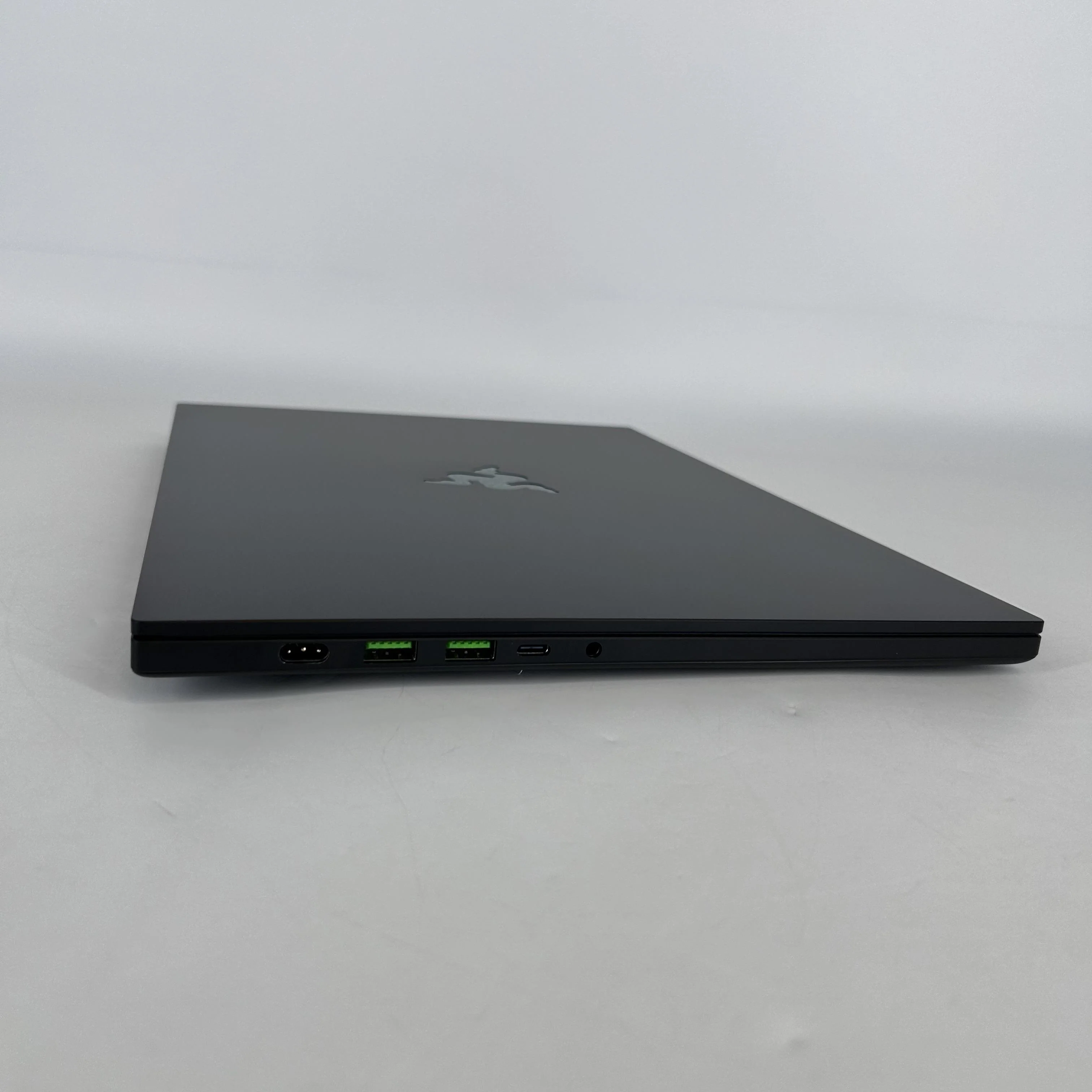 Razer Blade 16 2025 Black 2.0 GHz AMD Ryzen AI 9 365 32GB RAM 1TB Solid State Drive NVIDIA GeForce RTX 5070 8 GB - Image 8
