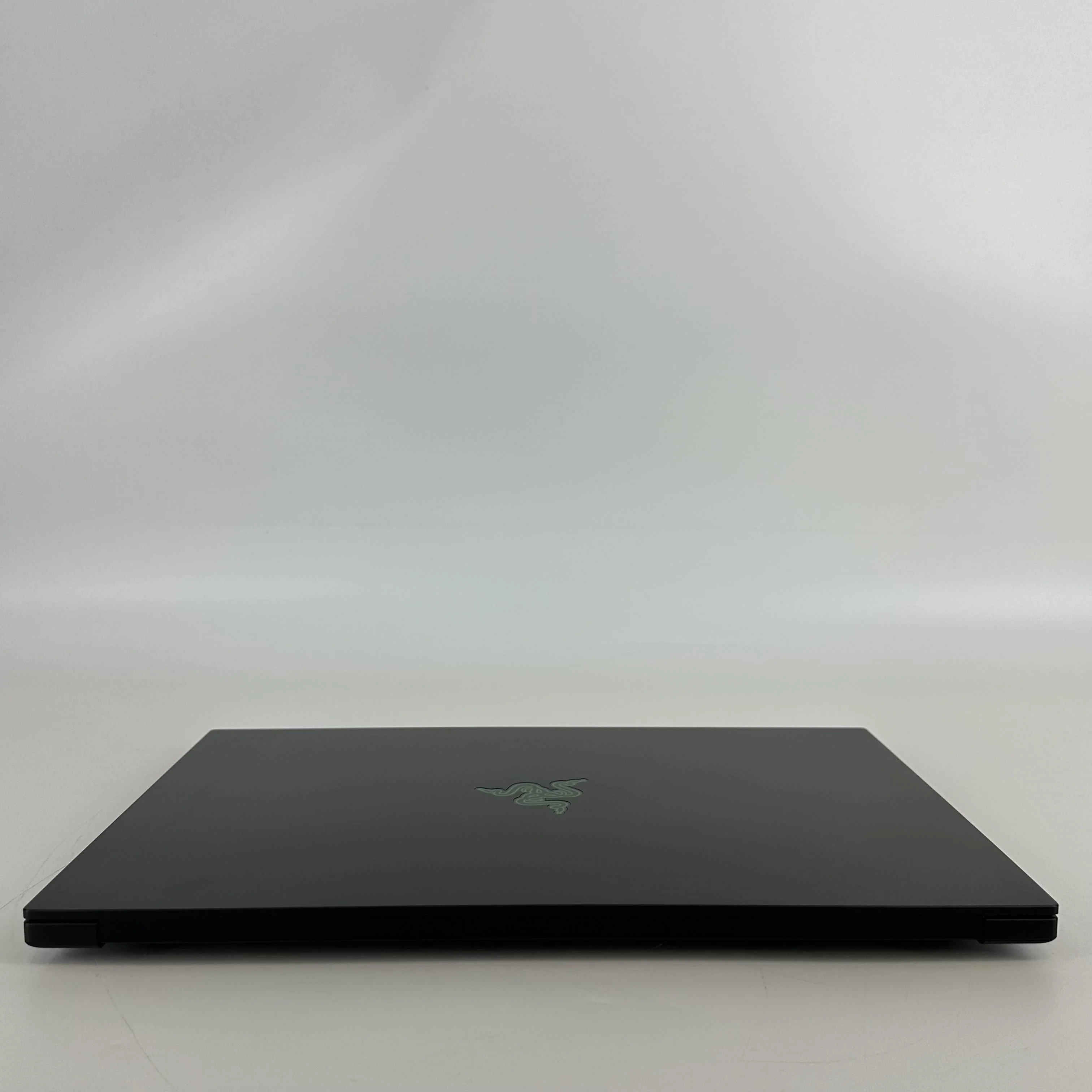 Razer Blade 16 2025 Black 2.0 GHz AMD Ryzen AI 9 365 32GB RAM 4TB Solid State Drive 1TB Solid State Drive NVIDIA GeForce RTX 5080 16 GB - Image 7
