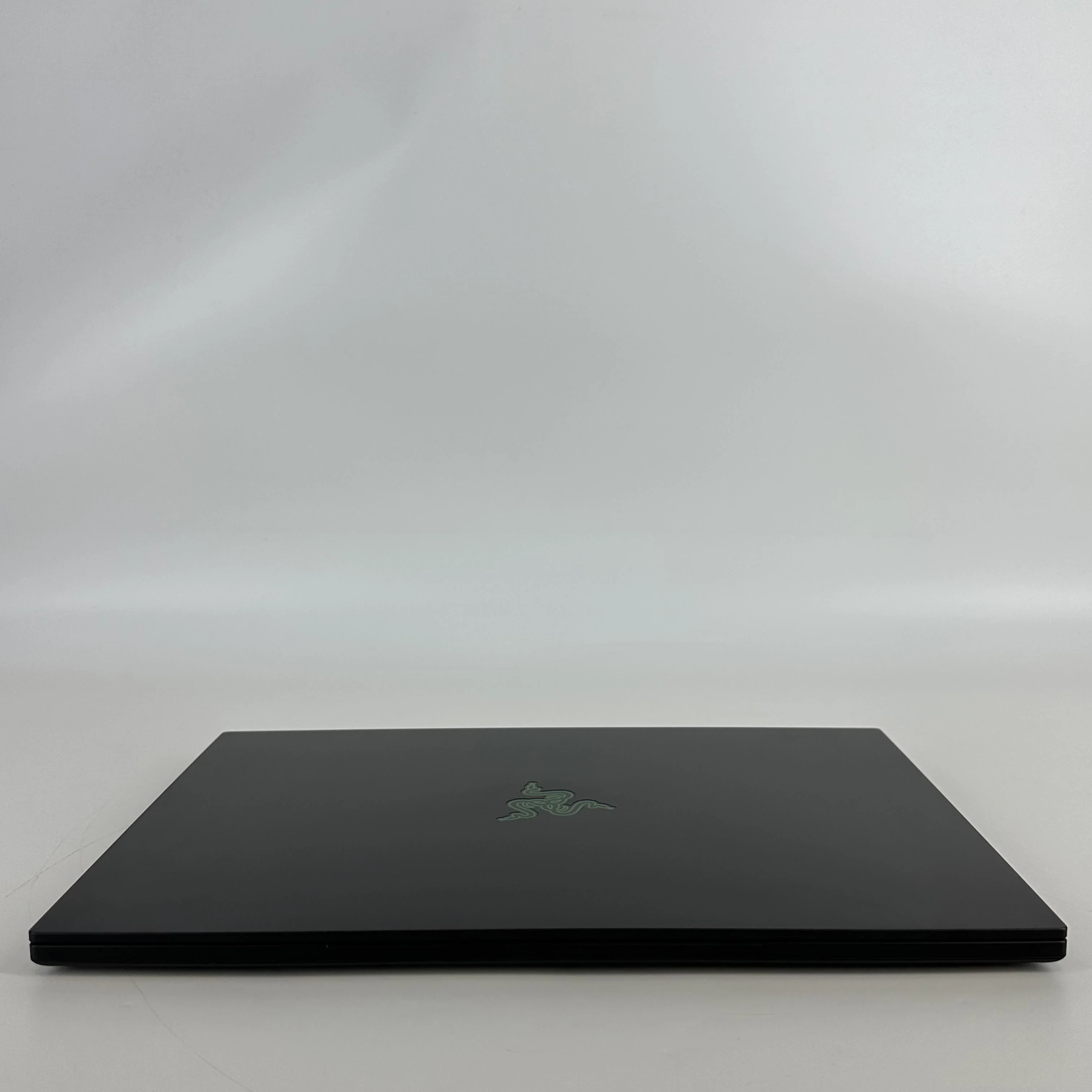 Razer Blade 16 2025 Black 2.0 GHz AMD Ryzen AI 9 365 32GB RAM 4TB Solid State Drive 1TB Solid State Drive NVIDIA GeForce RTX 5080 16 GB - Image 8