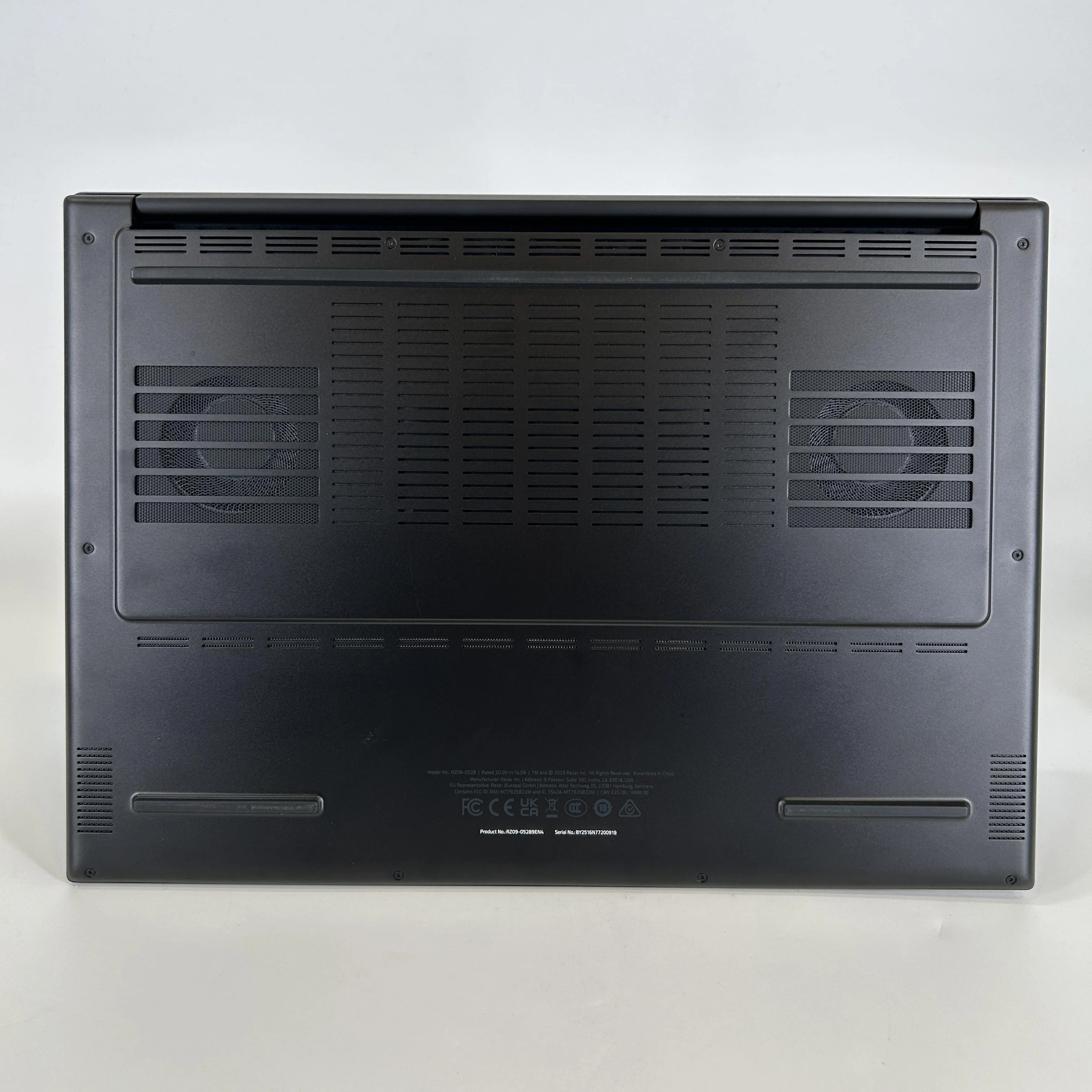 Razer Blade 16 2025 Black 2.0 GHz AMD Ryzen AI 9 HX 370 32GB RAM 2TB Solid State Drive NVIDIA GeForce RTX 5090 24 GB - Image 5