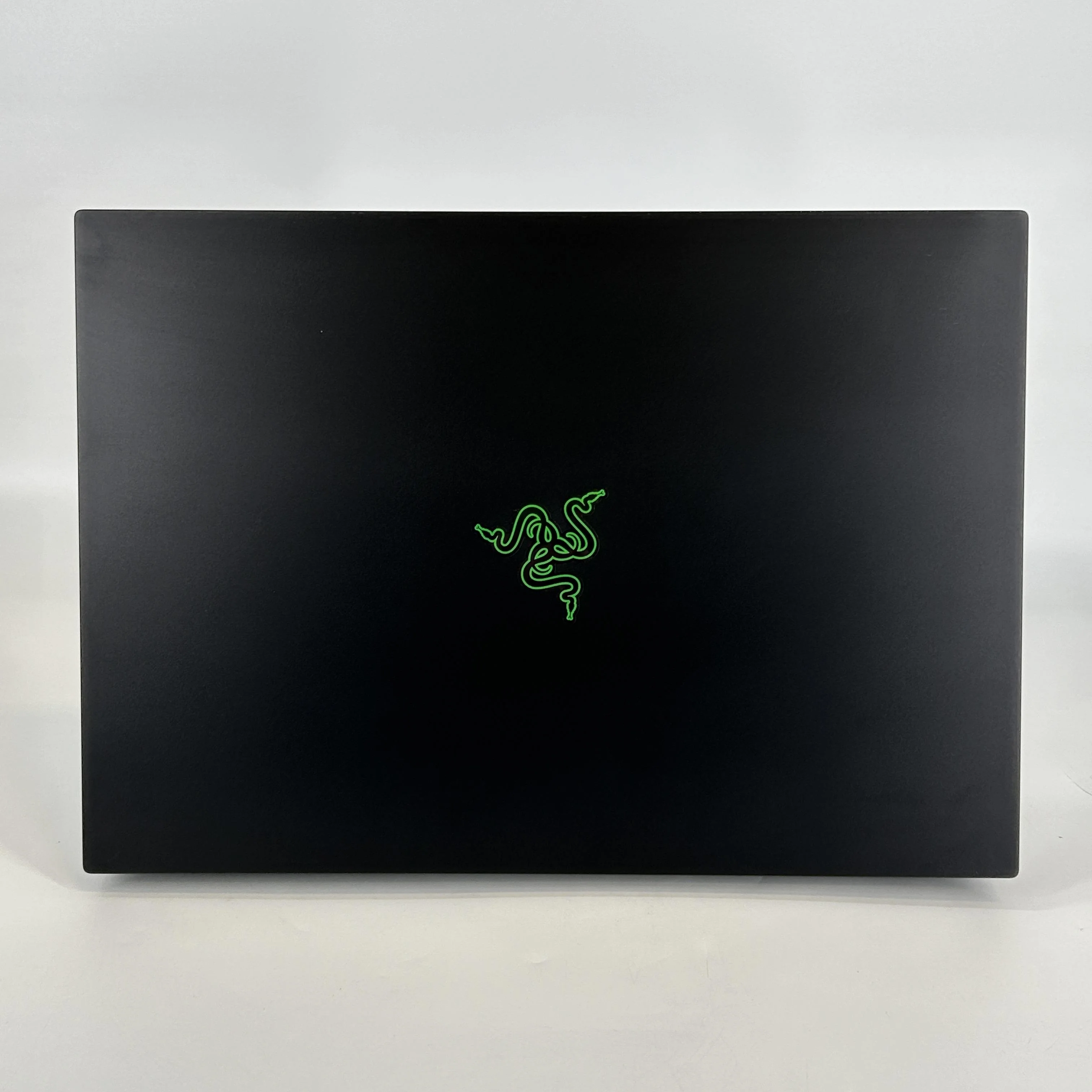 Razer Blade 16 2025 Black 2.0 GHz AMD Ryzen AI 9 HX 370 32GB RAM 4TB Solid State Drive 2TB Solid State Drive NVIDIA GeForce RTX 5090 24 GB - Image 10