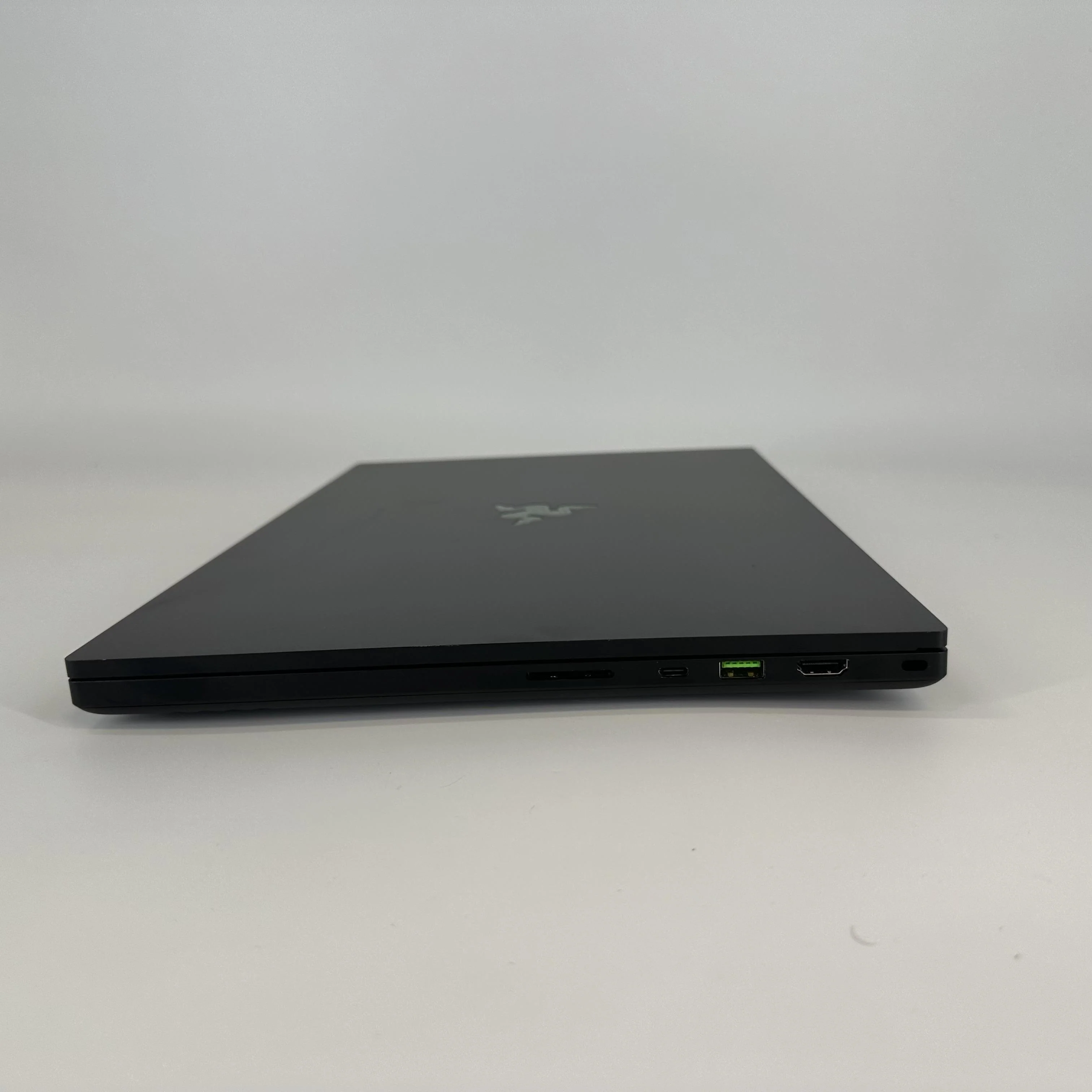 Razer Blade 17 2022 Black 2.5 GHz Intel Core i9 12th Gen. 32GB RAM 1TB Solid State Drive NVIDIA GeForce RTX 3070 Ti 8 GB - Image 7