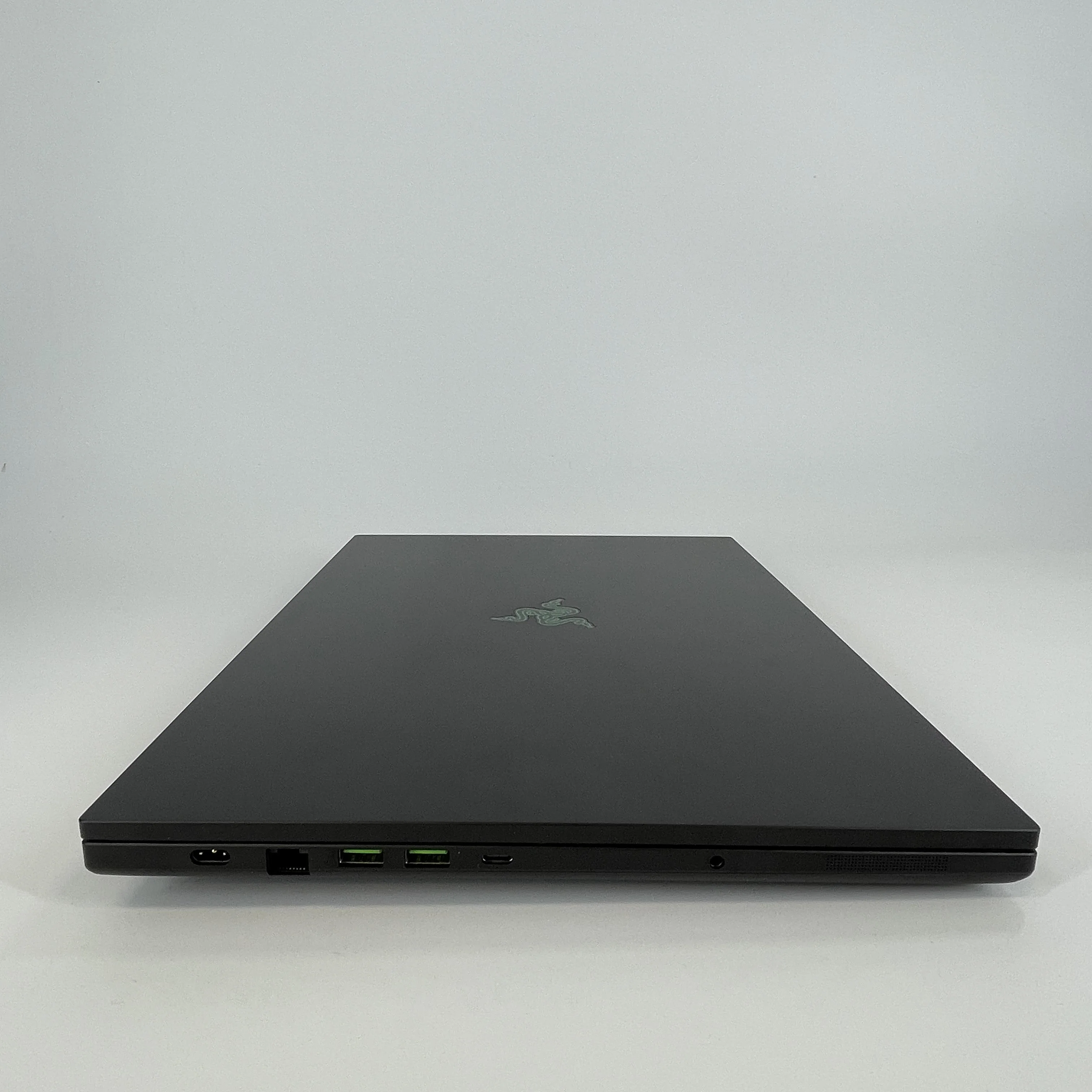 Razer Blade 18 2025 Black 2.7 GHz Intel Core Ultra 9 Series 2 32GB RAM 2TB Solid State Drive NVIDIA GeForce RTX 5090 24 GB - Image 10