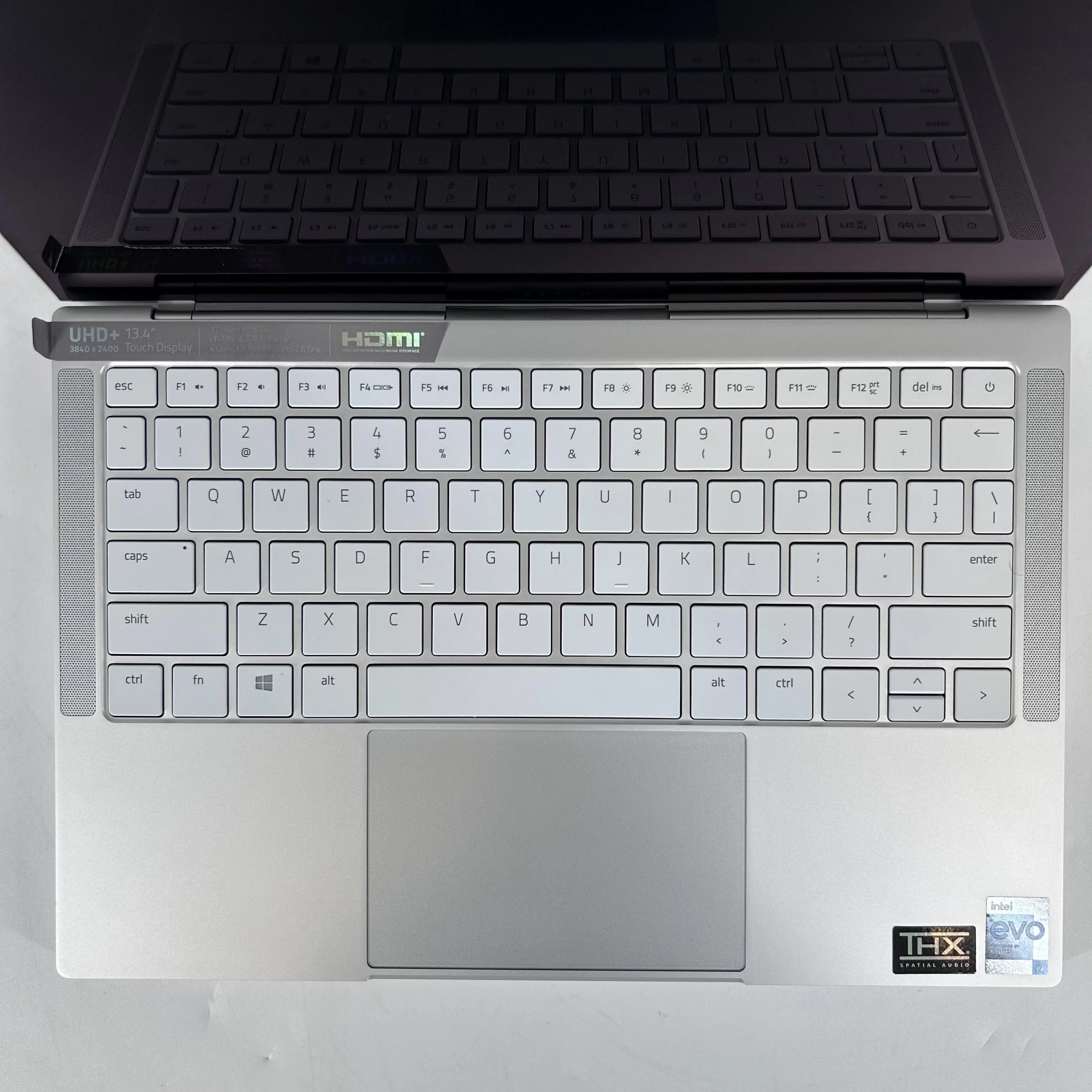 Razer Book 13.4 Silver 2.8 GHz Intel Core i7 11th Gen. 16GB RAM 1TB Solid State Drive - Image 2