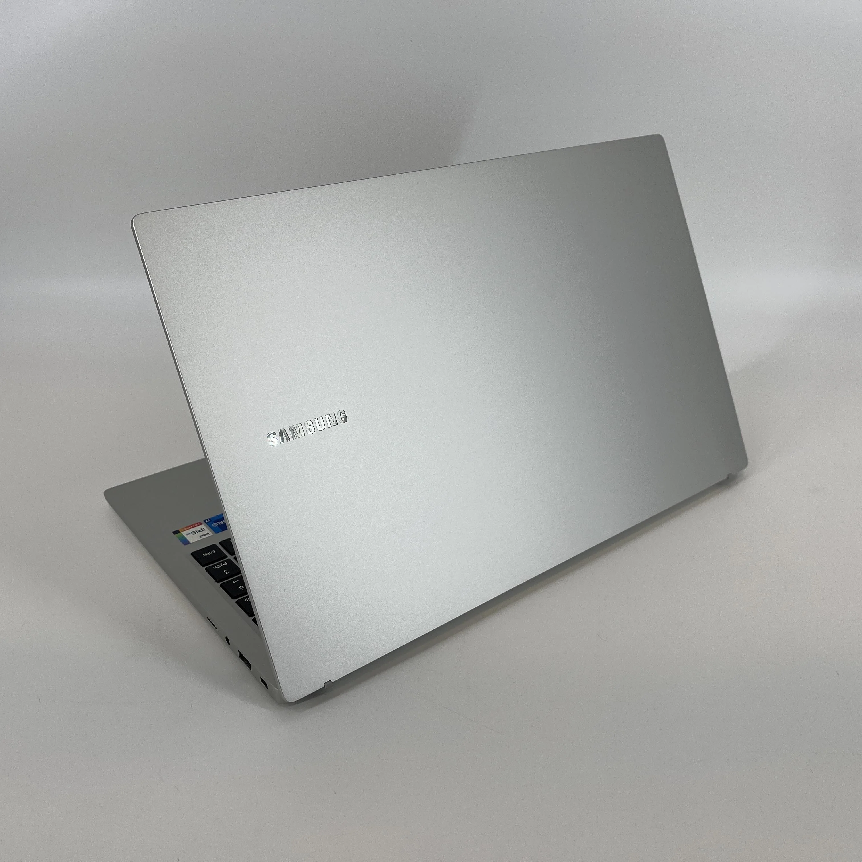 Samsung Galaxy Book3 15.6 Silver 1.7 GHz Intel Core i7 13th Gen. 16GB RAM 512GB Solid State Drive - Image 7