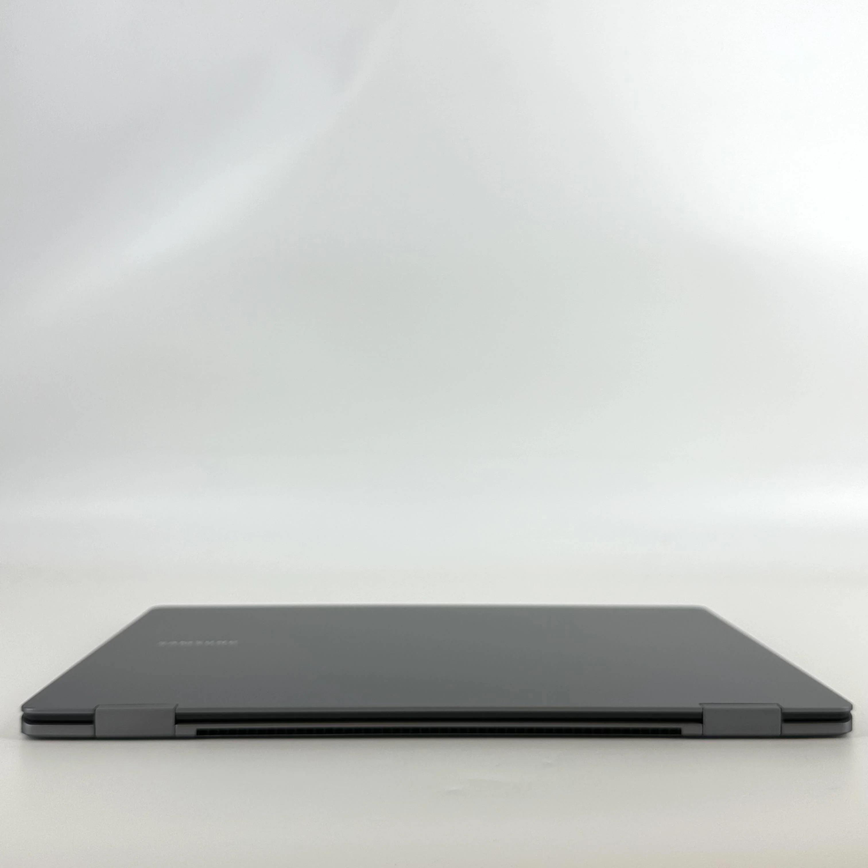 Samsung Galaxy Book5 Pro 16 Gray 2.2 GHz Intel Core Ultra 7 Series 2 32GB RAM 1TB Solid State Drive - Image 10