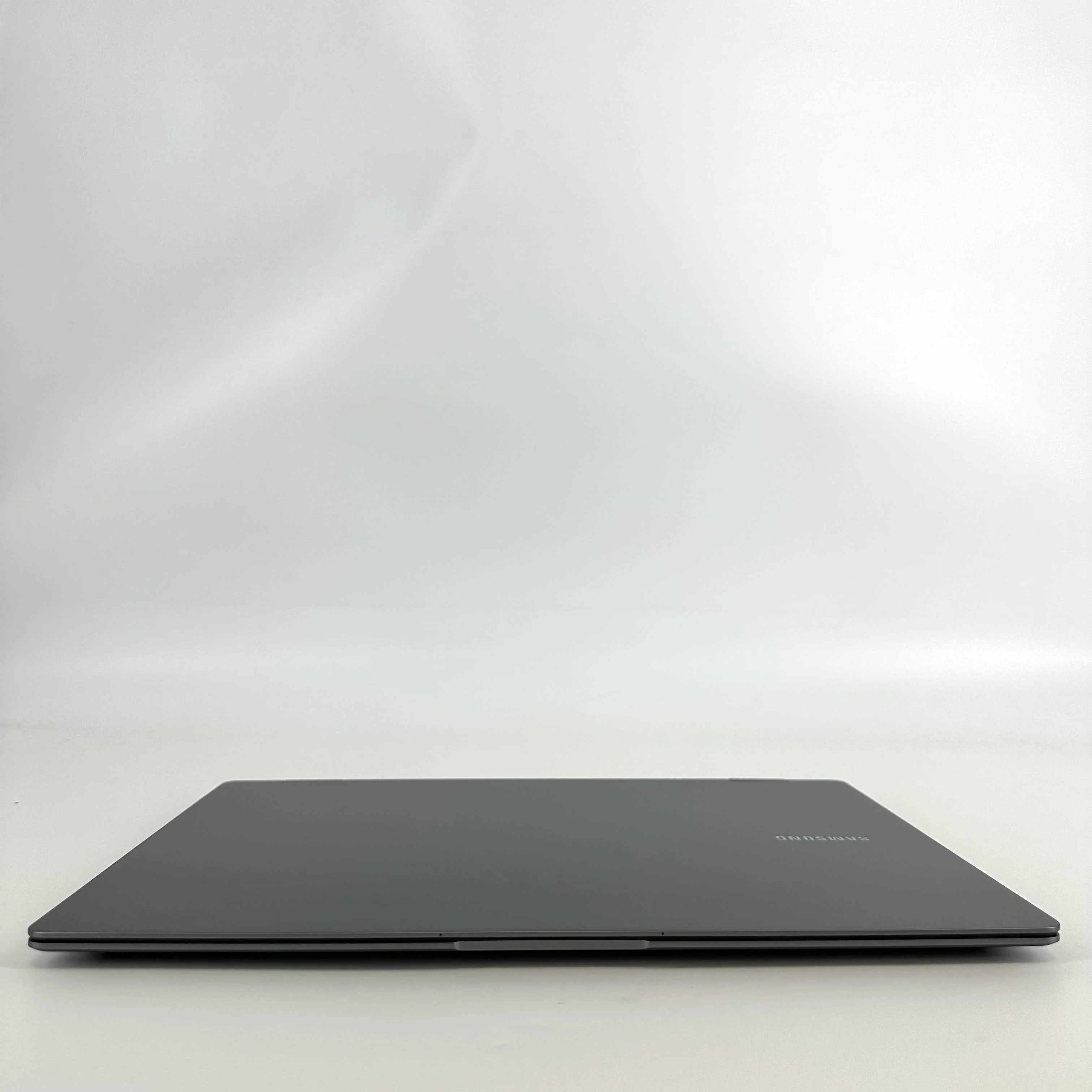 Samsung Galaxy Book5 Pro 16 Gray 2.2 GHz Intel Core Ultra 7 Series 2 32GB RAM 1TB Solid State Drive - Image 7