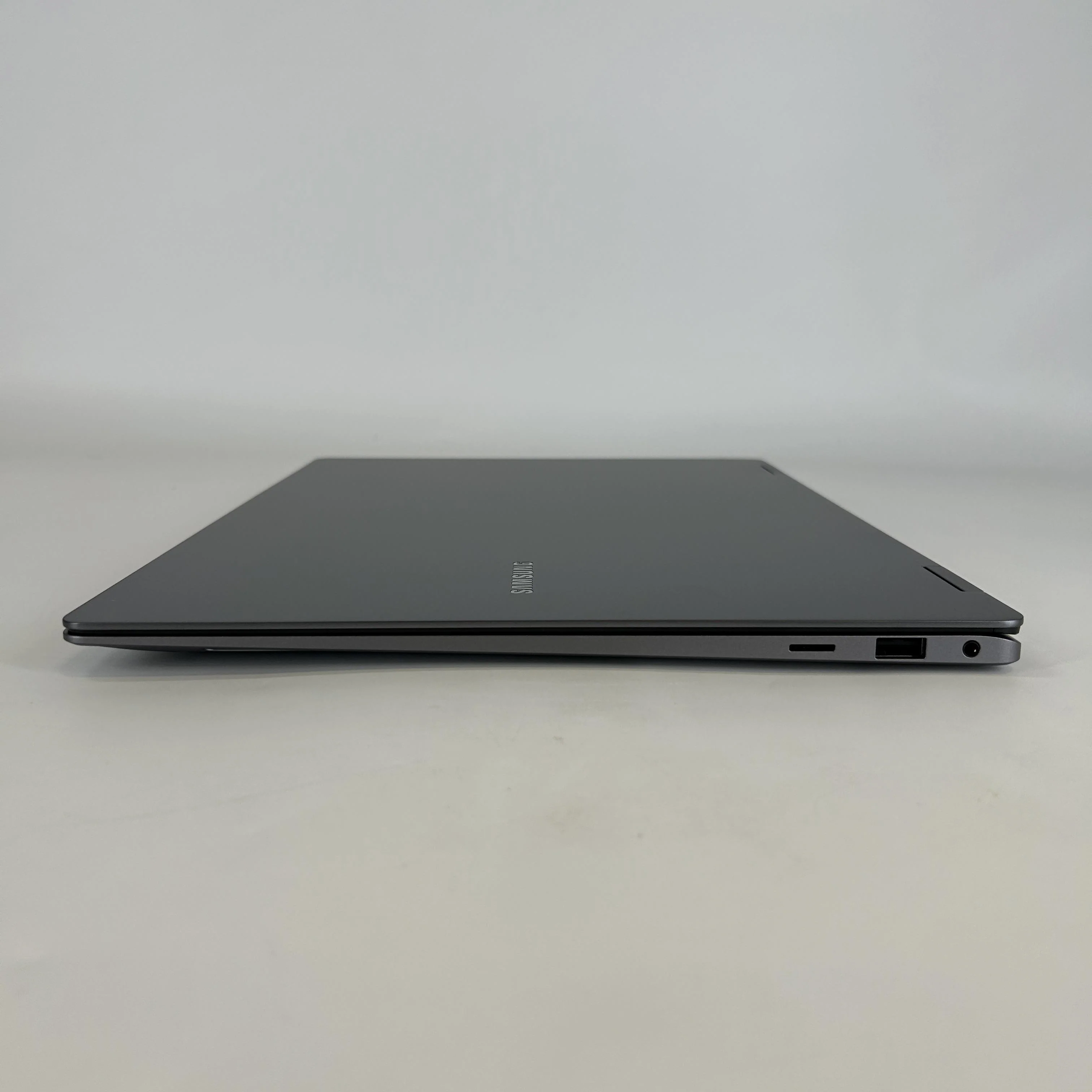 Samsung Galaxy Book5 Pro 360 16 Gray 2.2 GHz Intel Core Ultra 7 Series 2 16GB RAM 1TB Solid State Drive - Image 8
