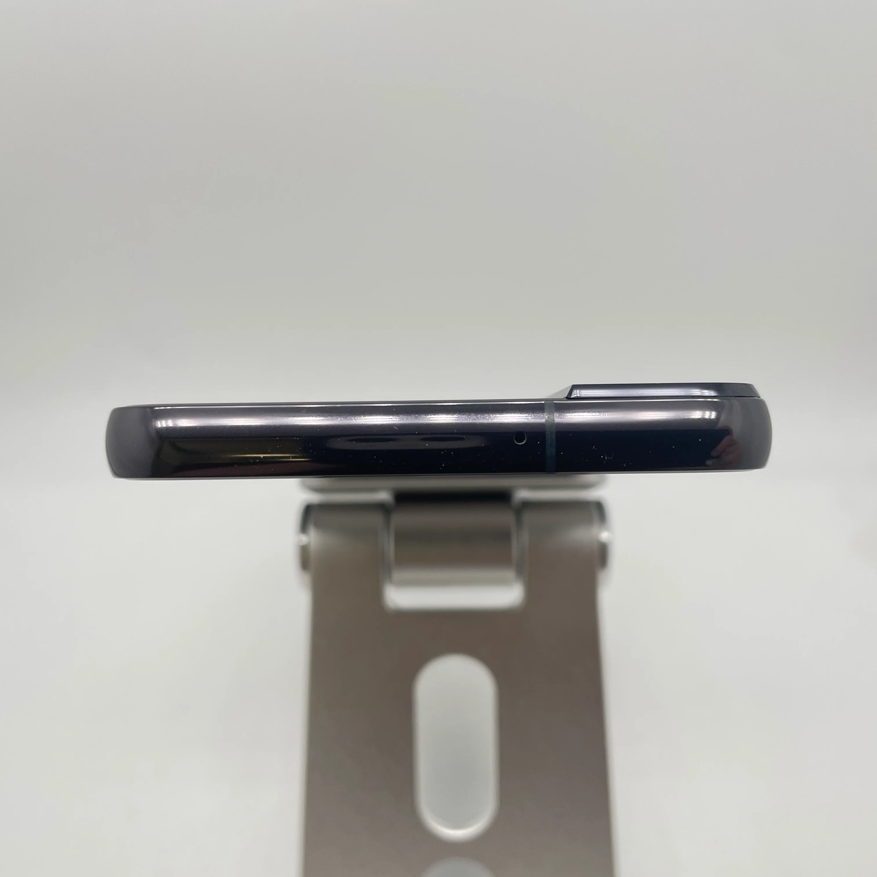 Samsung Galaxy S22 5G 128GB Phantom Black Unlocked Good Condition - Image 7