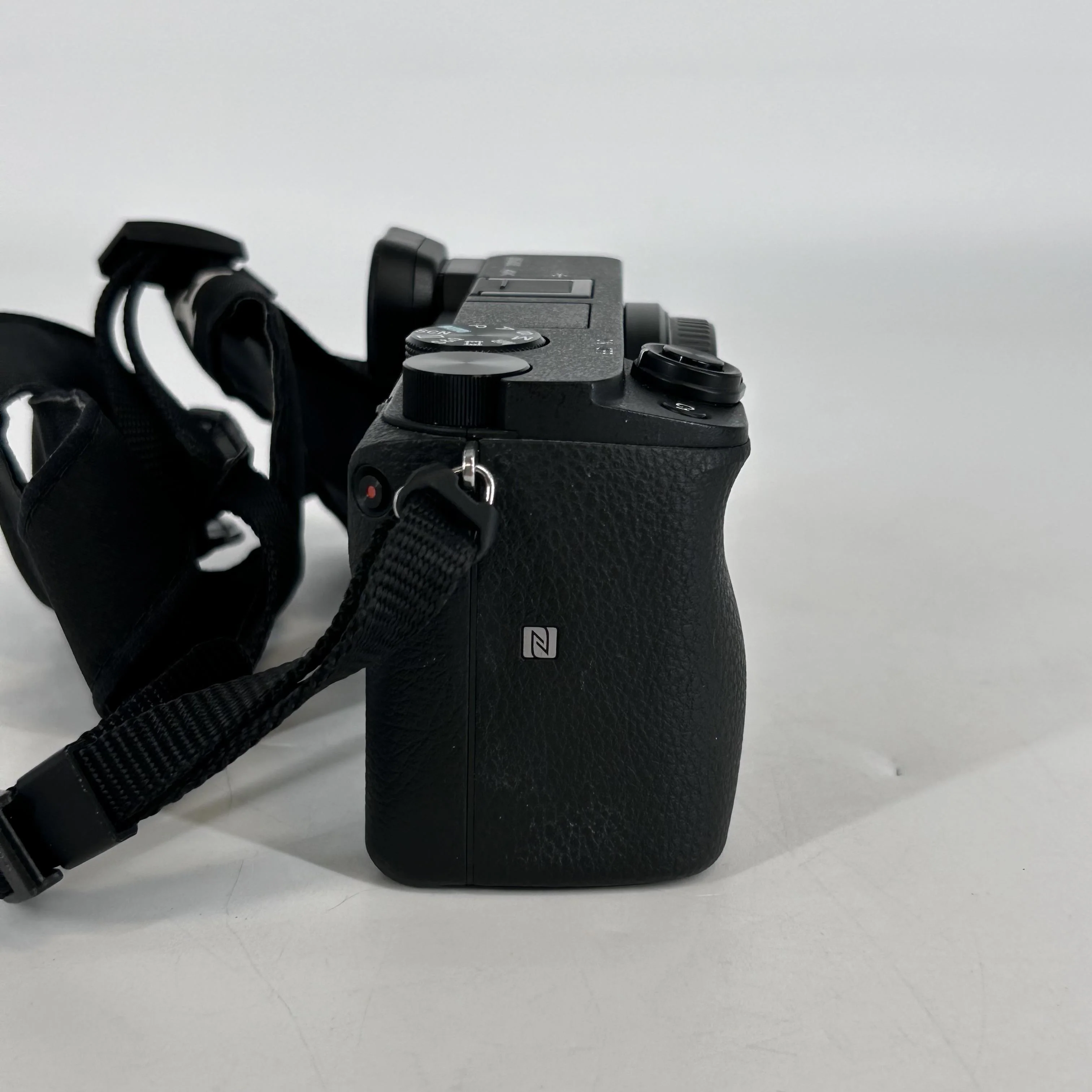 Sony Alpha 6400 24.2MP Black - Image 3