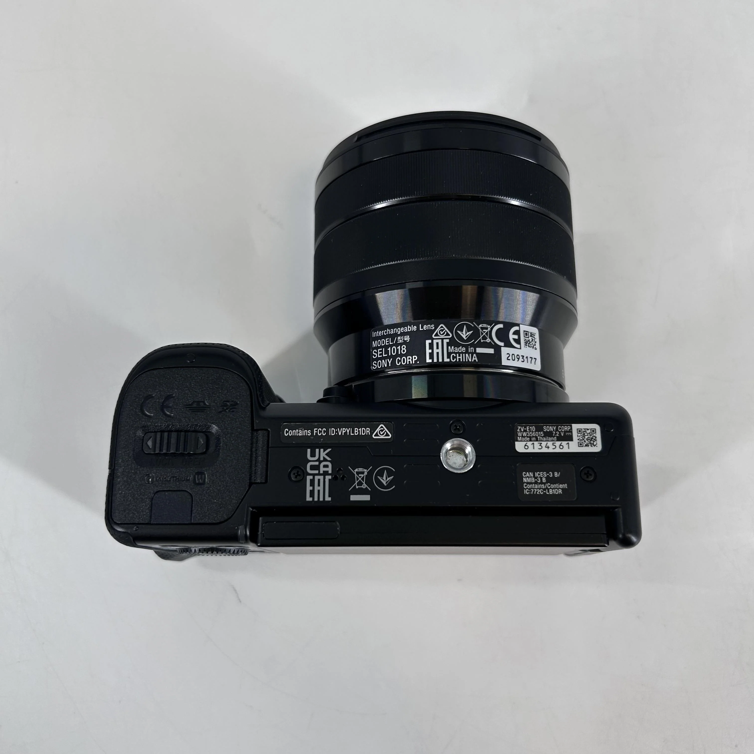 Sony Alpha ZV-E10 w/ E 10-18mm Black - Image 7