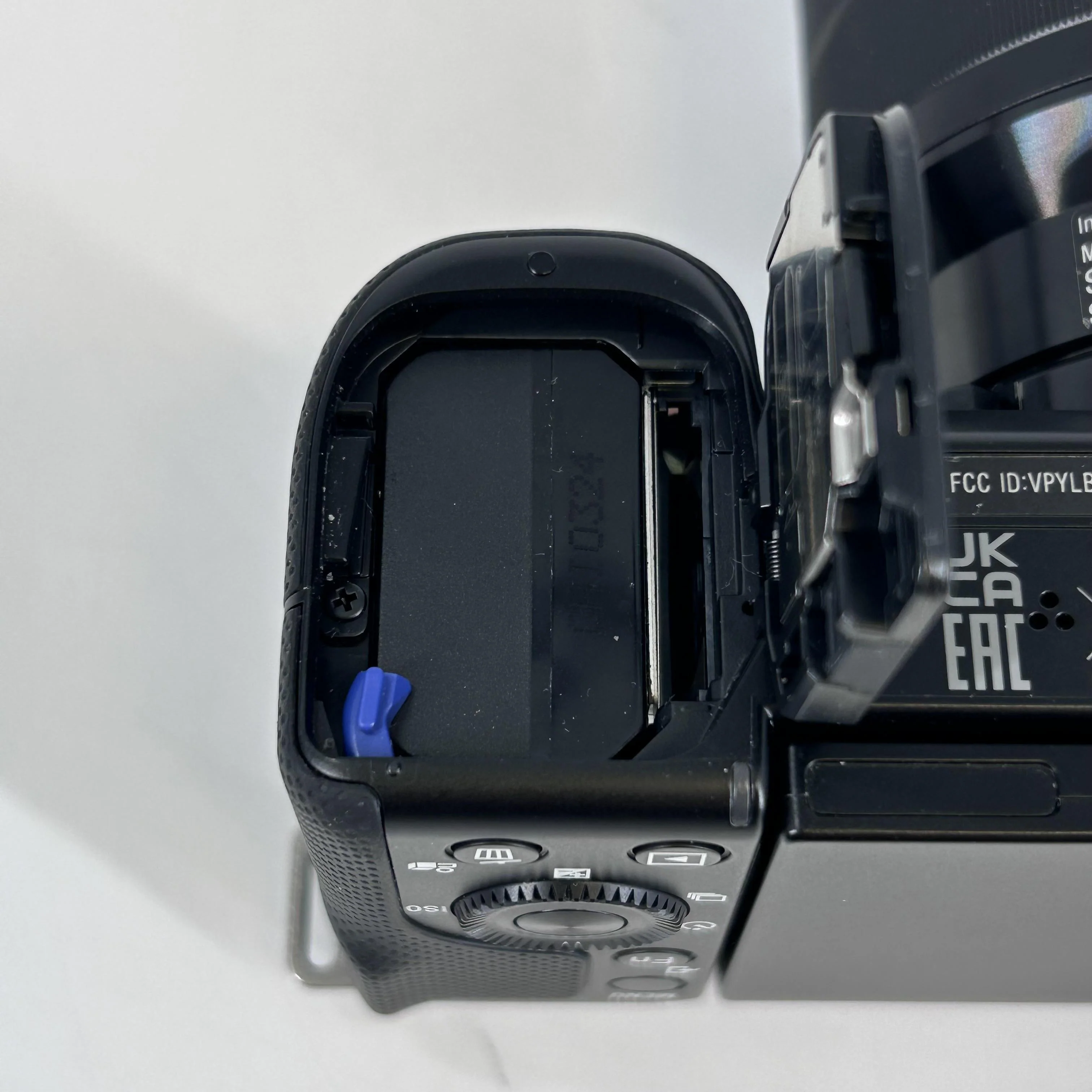 Sony Alpha ZV-E10 w/ E 10-18mm Black - Image 9