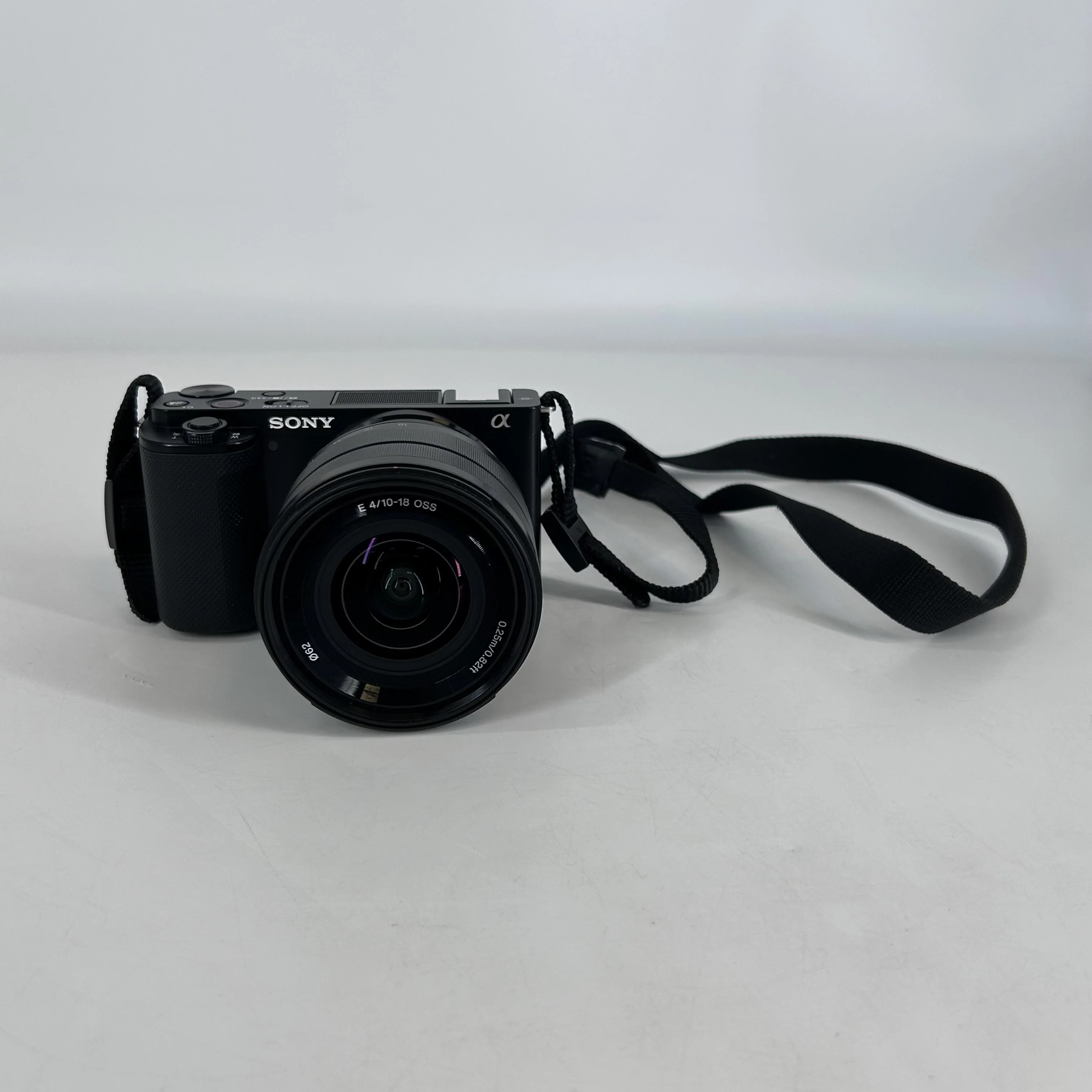 Sony Alpha ZV-E10 w/ E 10-18mm Black